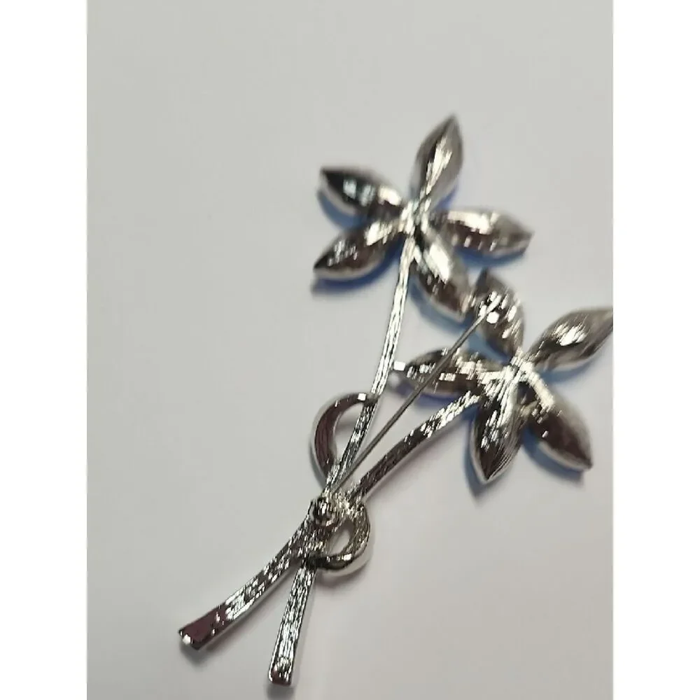 Vintage Avon Fashion Blue Rhinestone Flower Pin Brooch